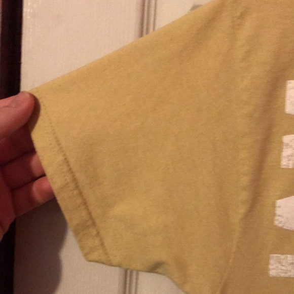 Georgia Tech Yellowjackets Basketball Yellow T-Shirt Men’s Small S - Picture 5 of 12